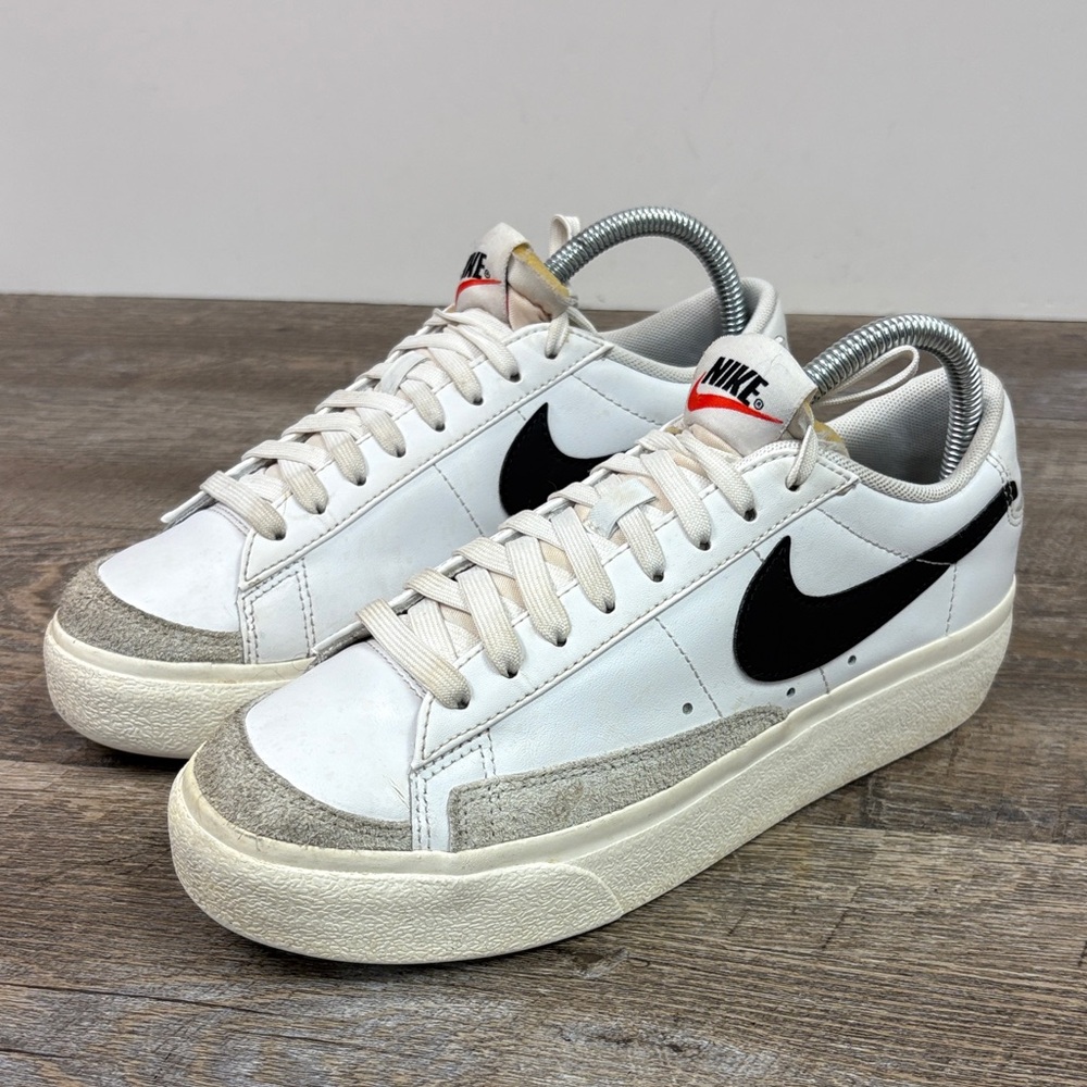 Nike Blazer Low ’77 Vintage White & Black Sneakers (Size 7.5)